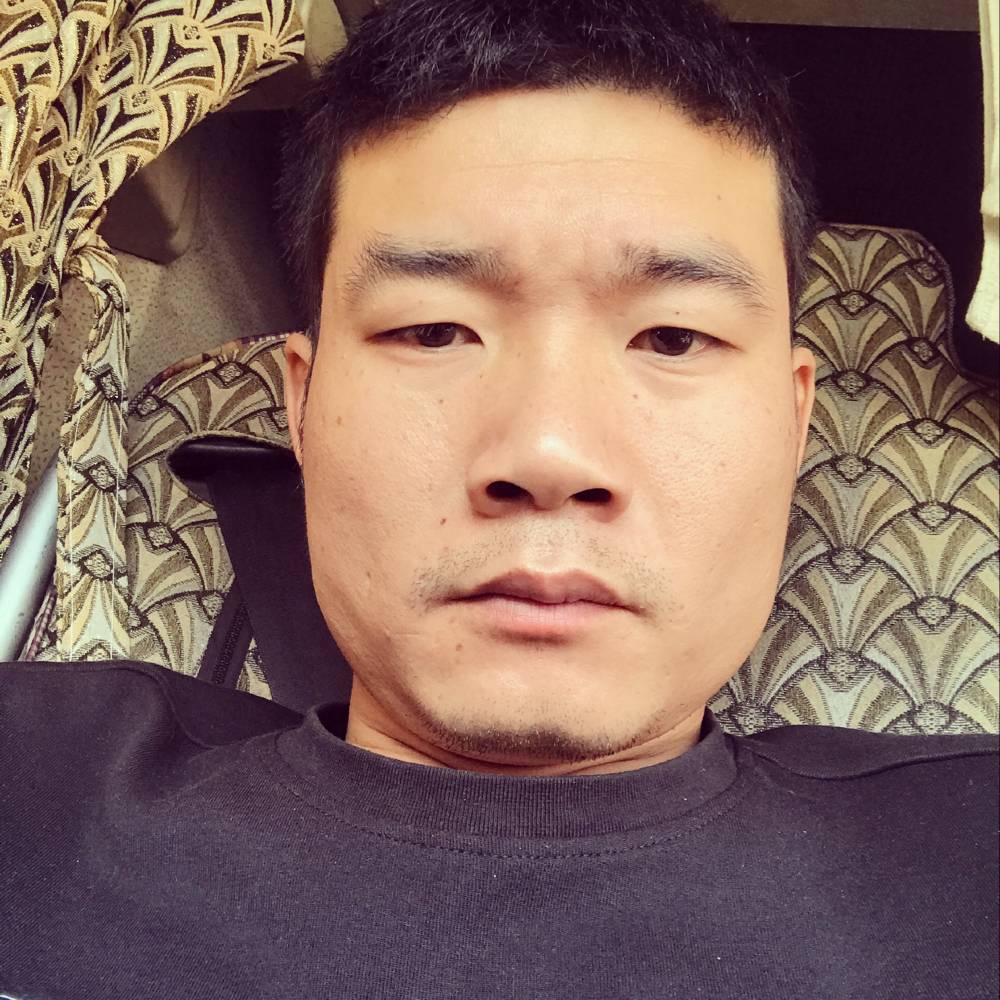 矫情請小伙的照片
