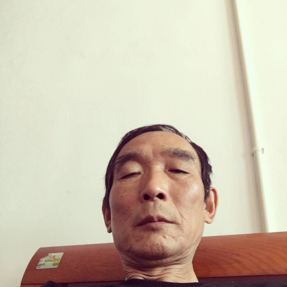 小松鼠笑内向的照片