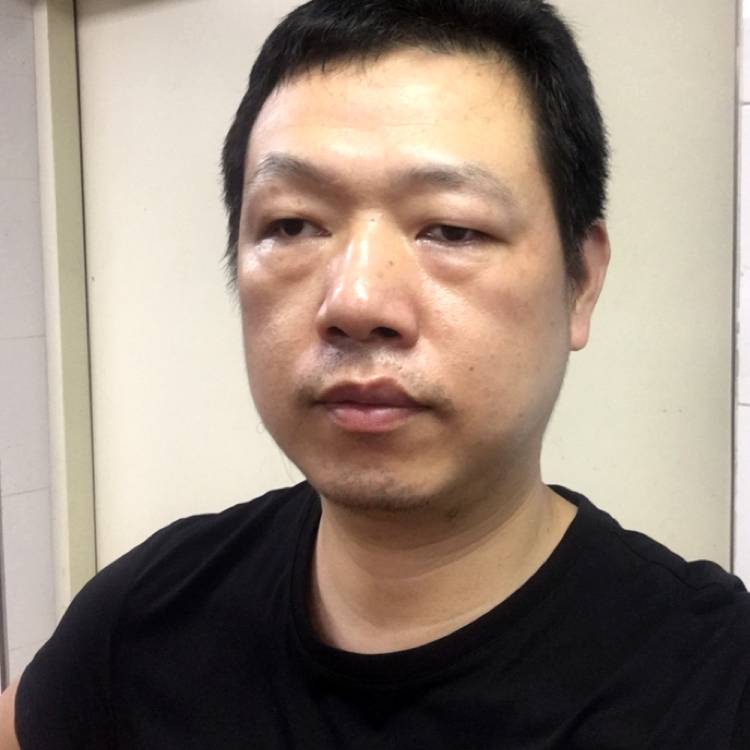 平平安安一家人的照片