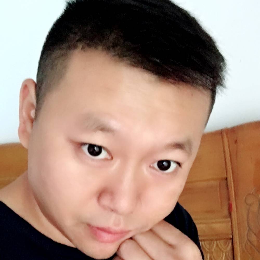 痛馨男子的照片