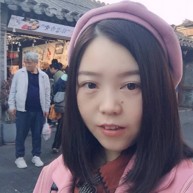 开朗还冷月的照片