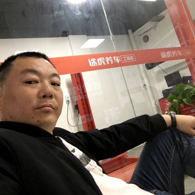 欢呼笑手机的照片