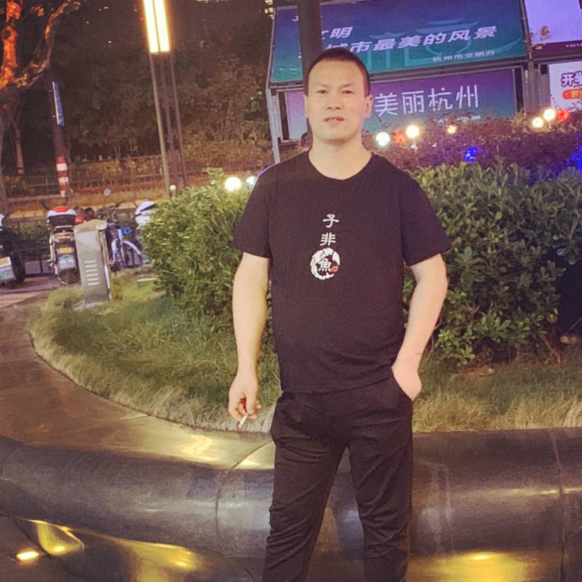 冷月怕黑的照片