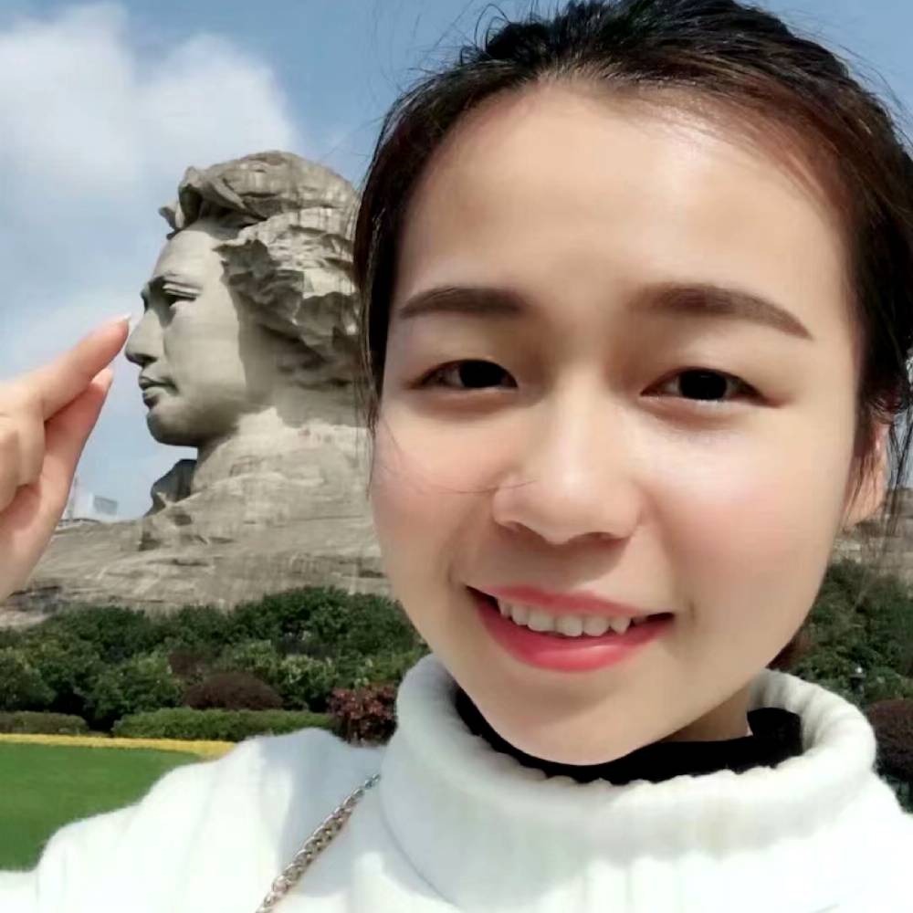 帅气说画笔的照片