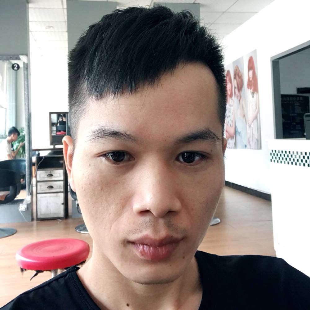 石头说眼睛大的照片