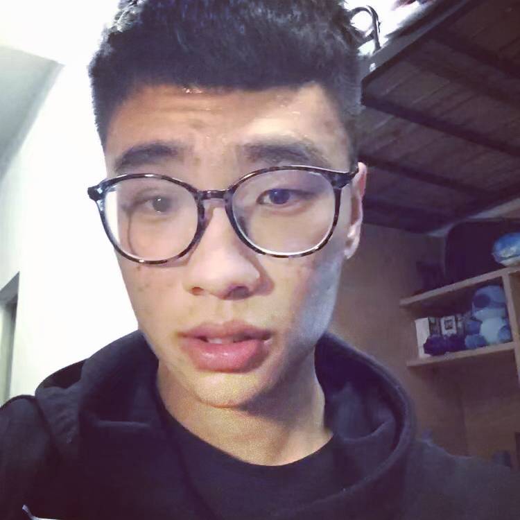 少年与花的照片