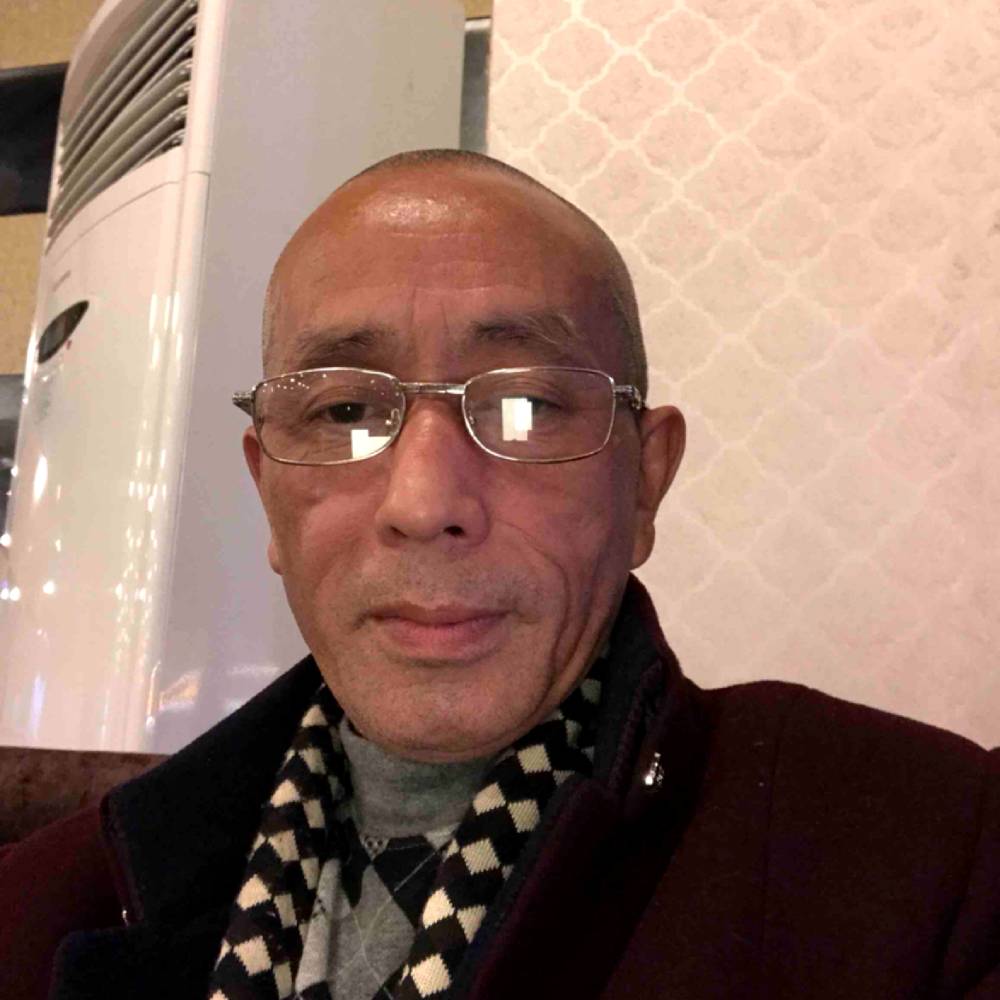 淡定踢橘子的照片