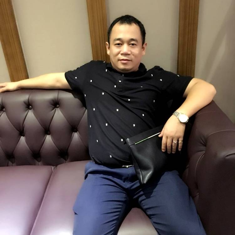活泼苦恋红玫瑰的照片