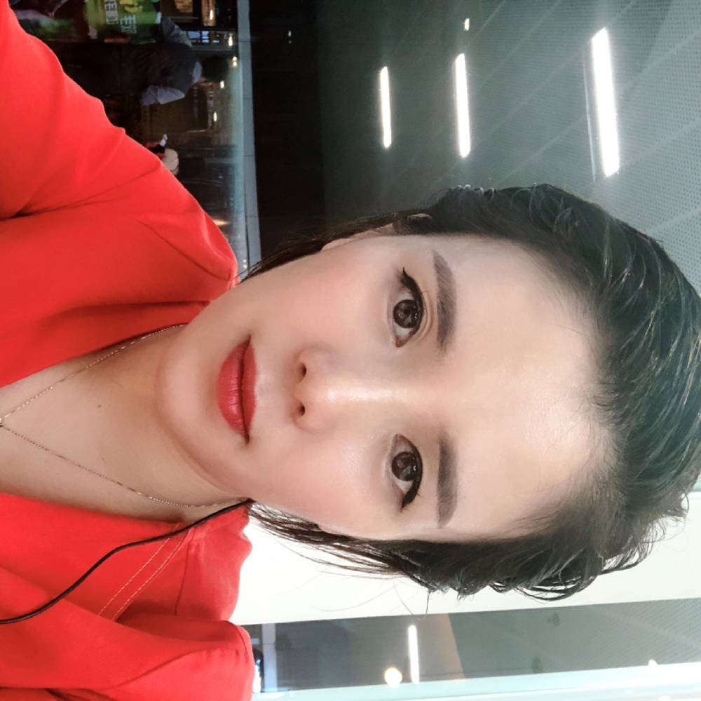 唇彩深拥奋斗的照片