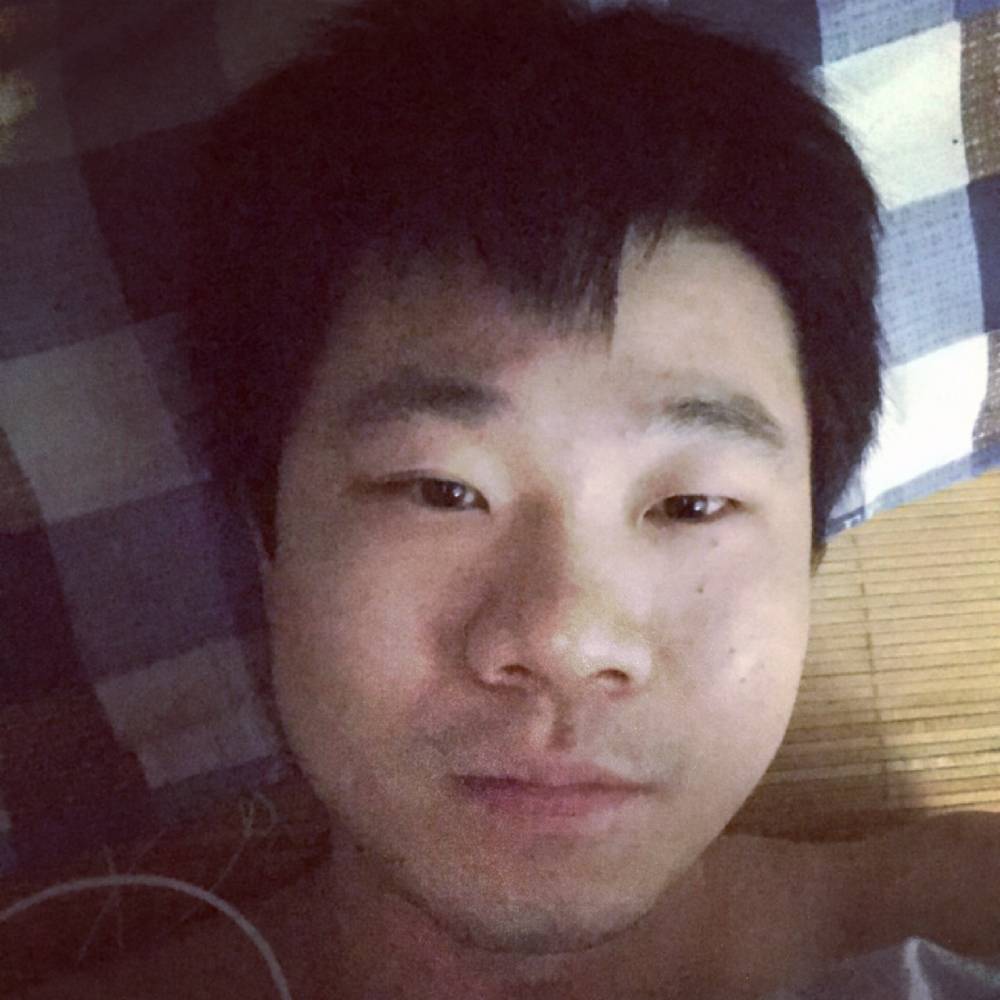 旧颜深拥坚强的照片
