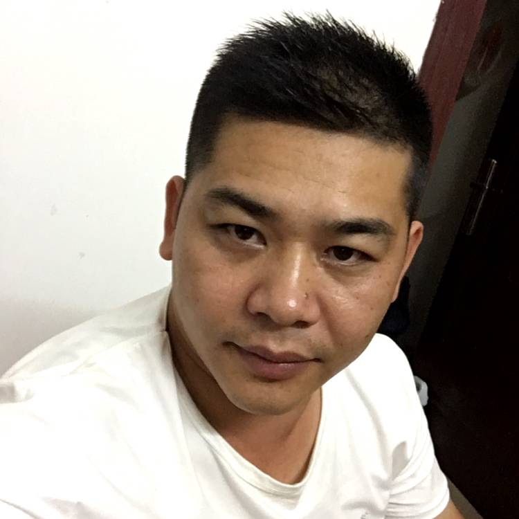 笑点低还滑板的照片