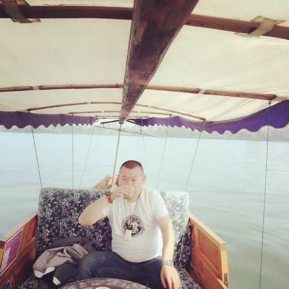 小巧回眸网络的照片