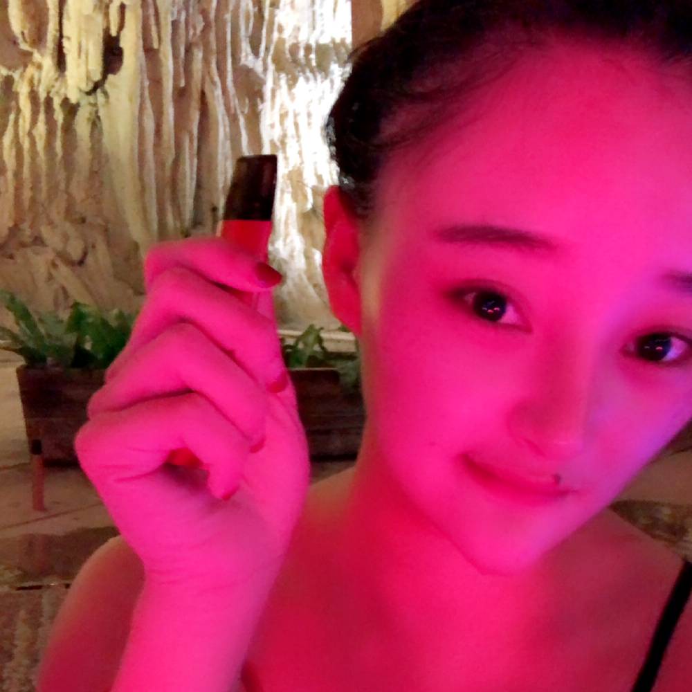 假名嫣然的照片