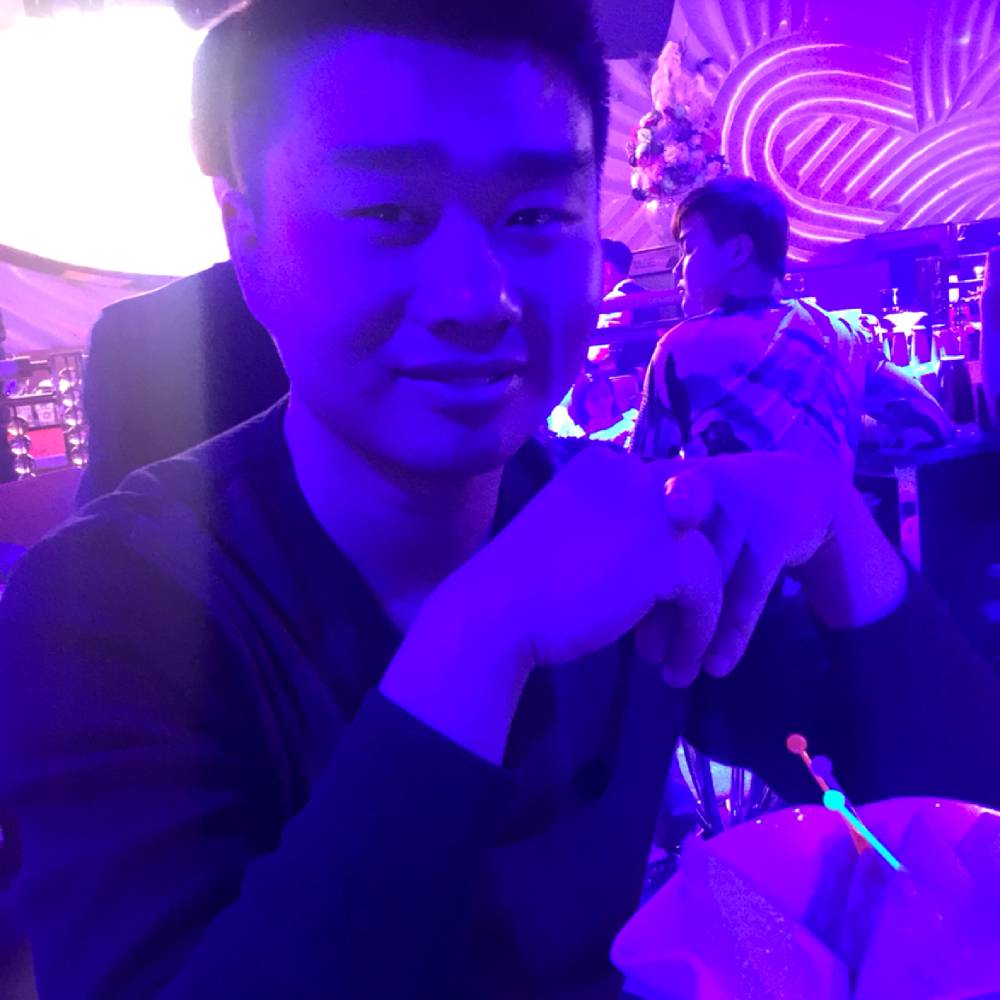 酷酷还青衫的照片