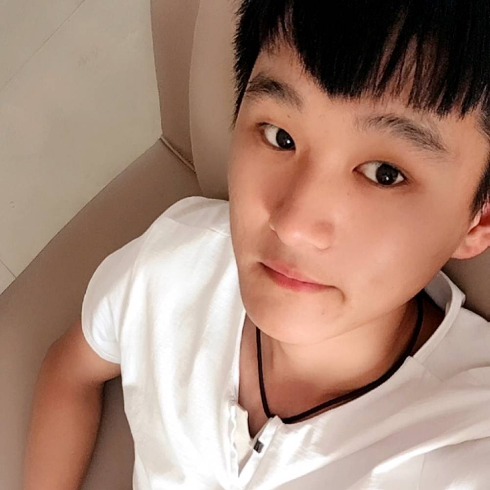 大胆泪了台灯的照片