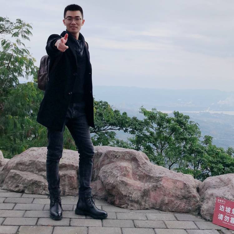 洛尘回首安详的照片