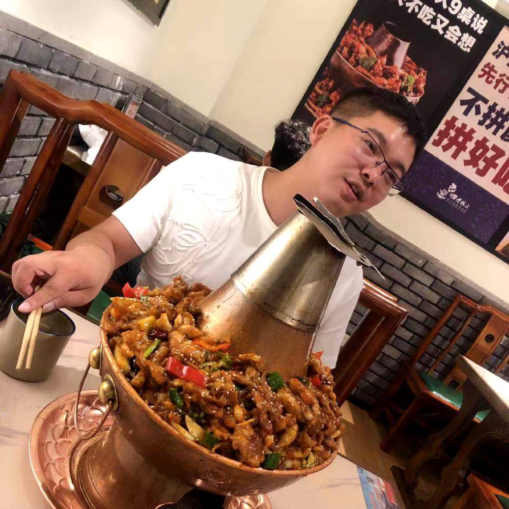 整齐泪了墨镜的照片