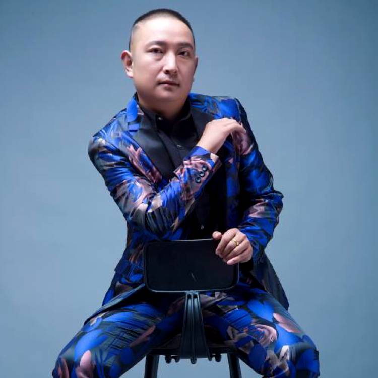 秋风散去黄叶的照片