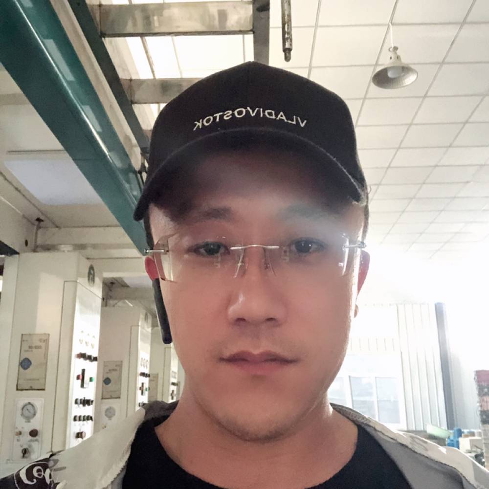 感动深拥小鸽子的照片
