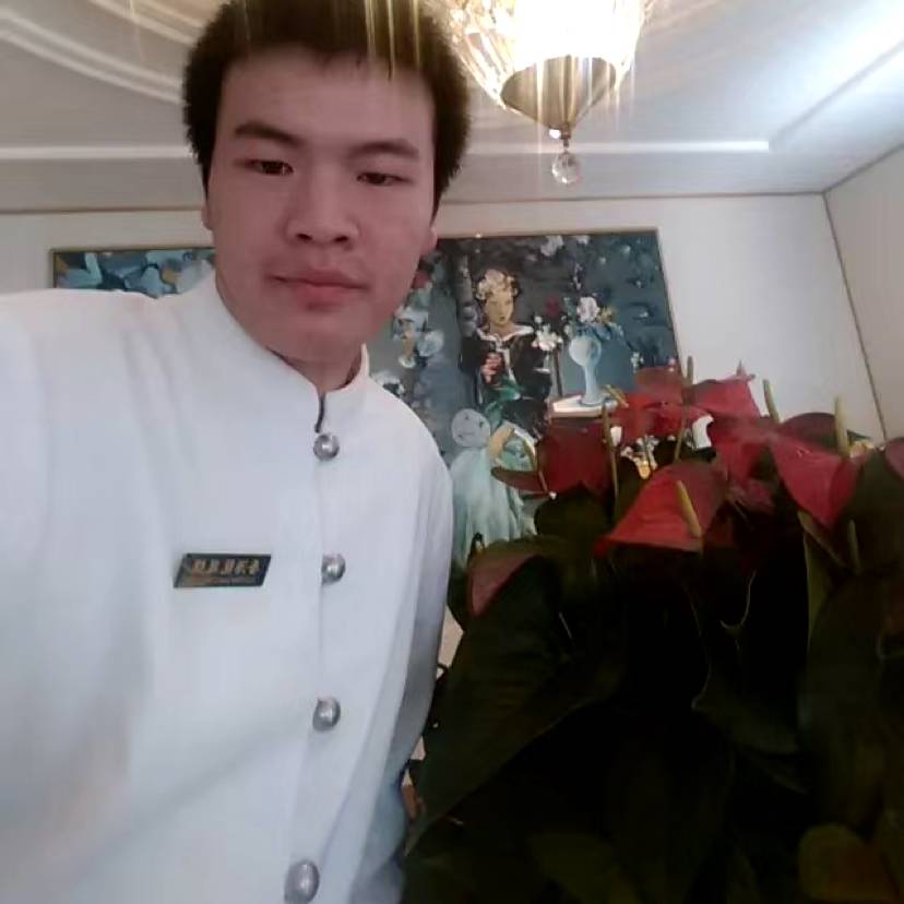 蜻蜓浅吻贪玩的照片
