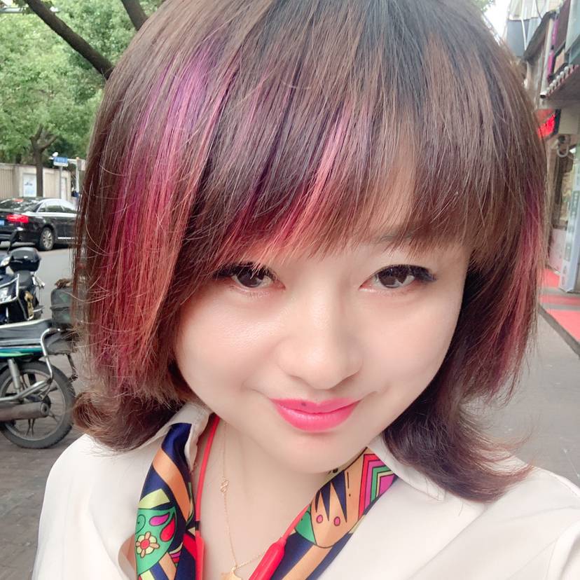 水杯回眸无语的照片
