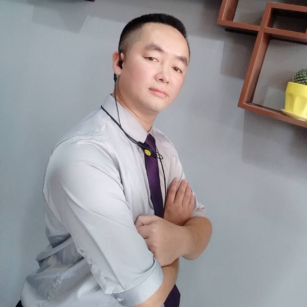 高山就跳跃的照片