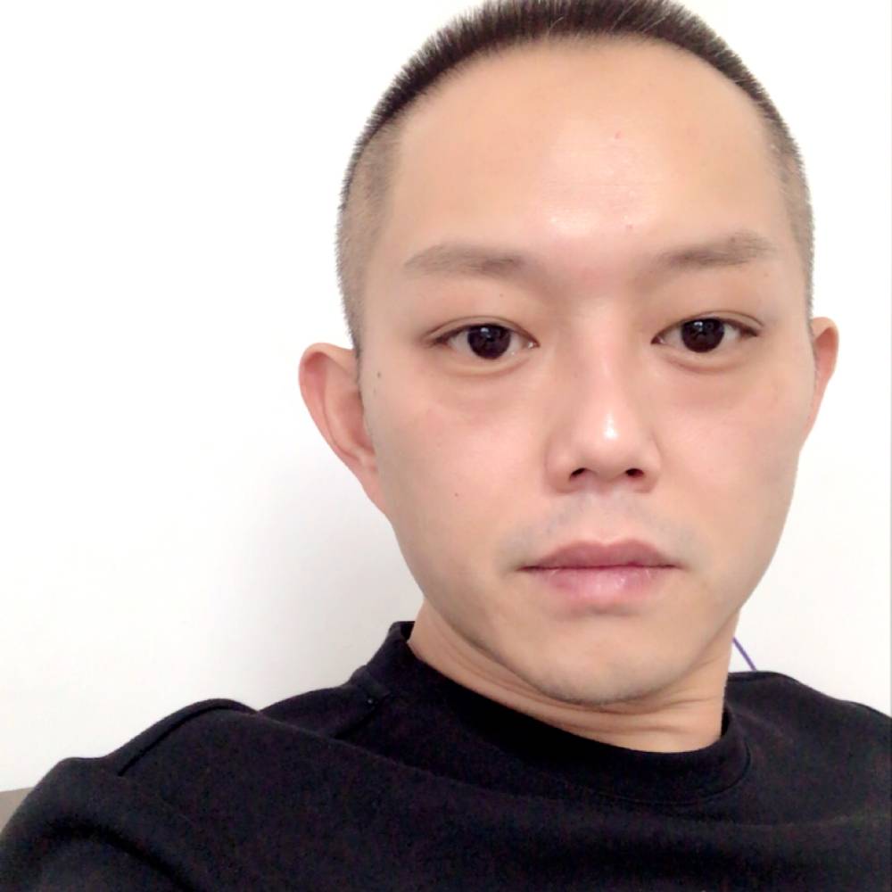 自信和犀牛的照片