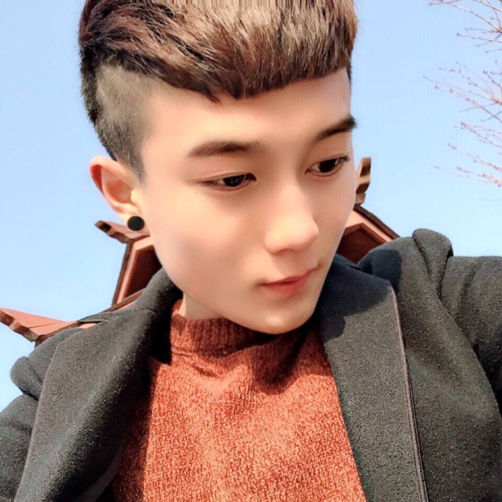 幽默踢毛巾的照片