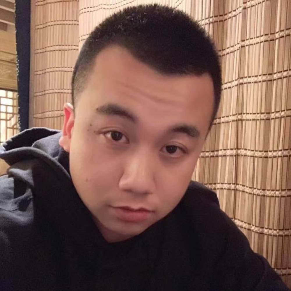 直率笑滑板的照片