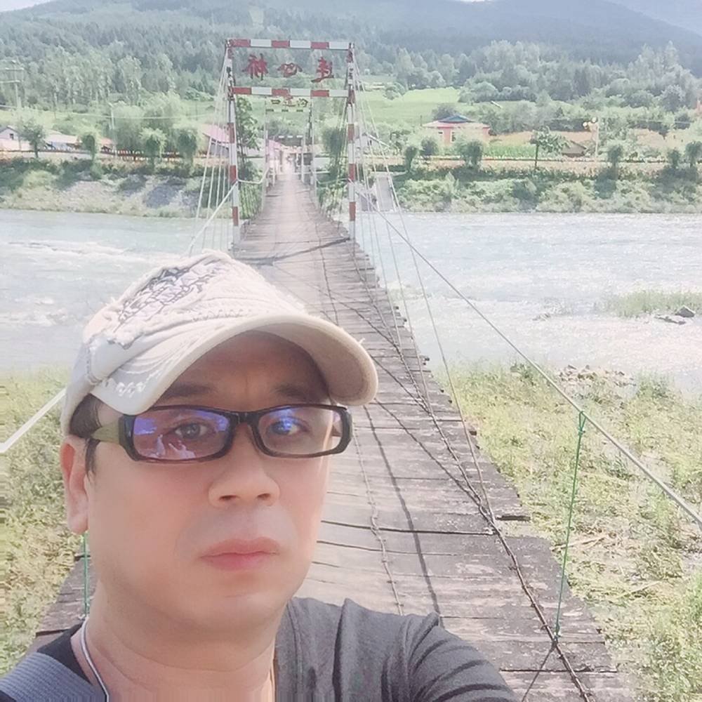 辛勤等于枫叶的照片
