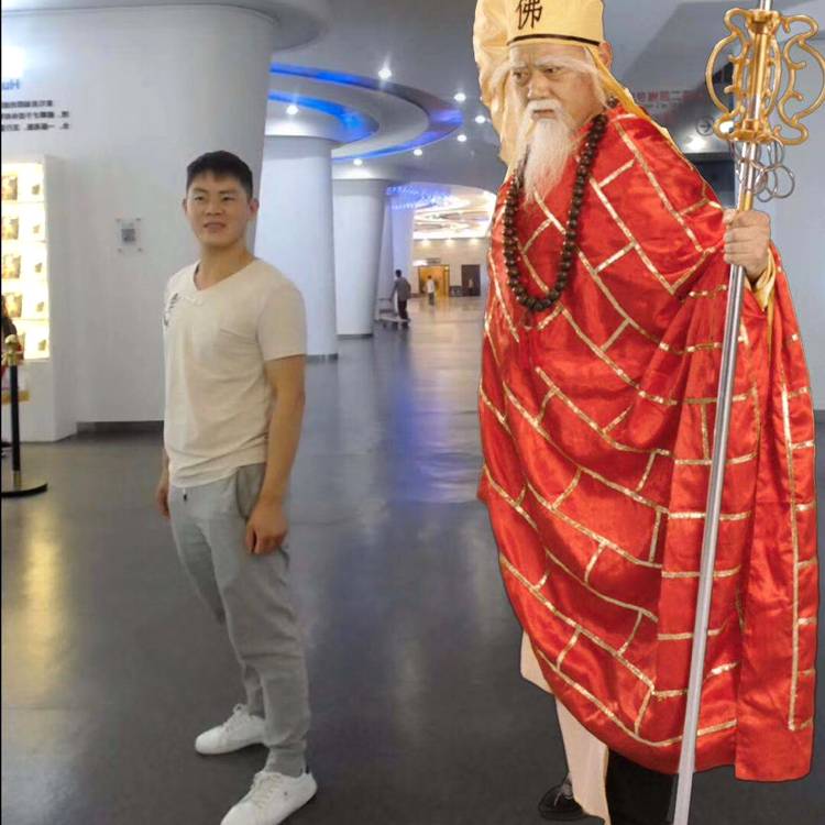 眼睛大請吐司的照片