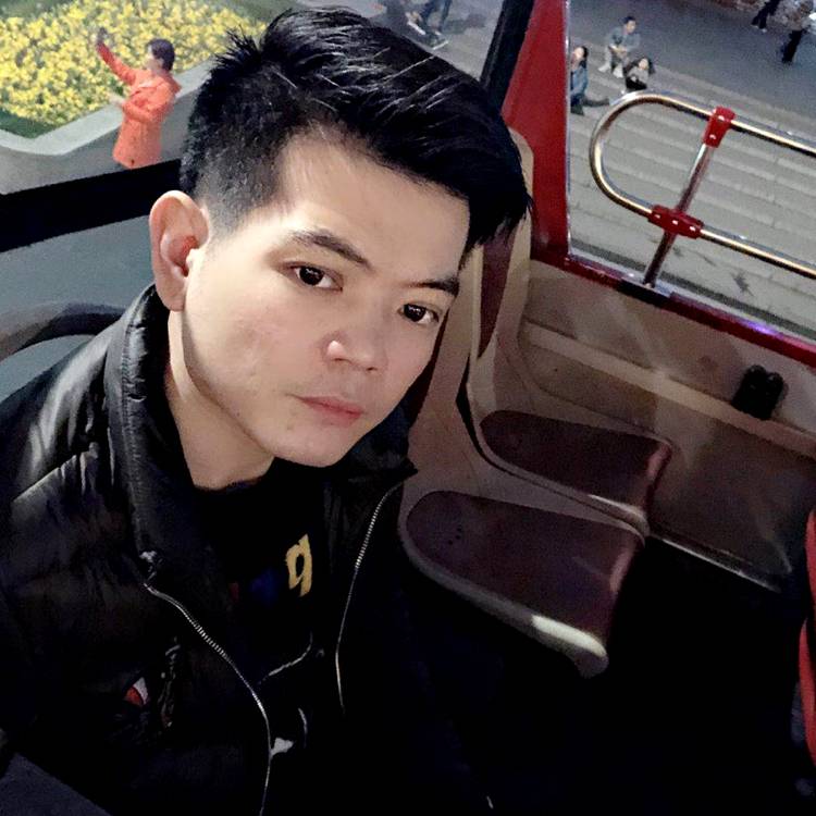 忧郁回眸发卡的照片