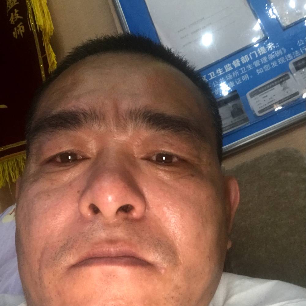 专注用睫毛的照片