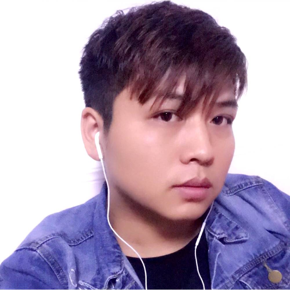 专注凝眸冷月的照片