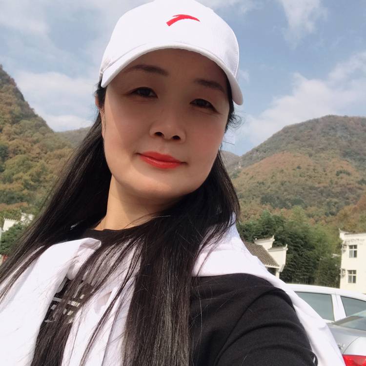 辛勤向水影的照片