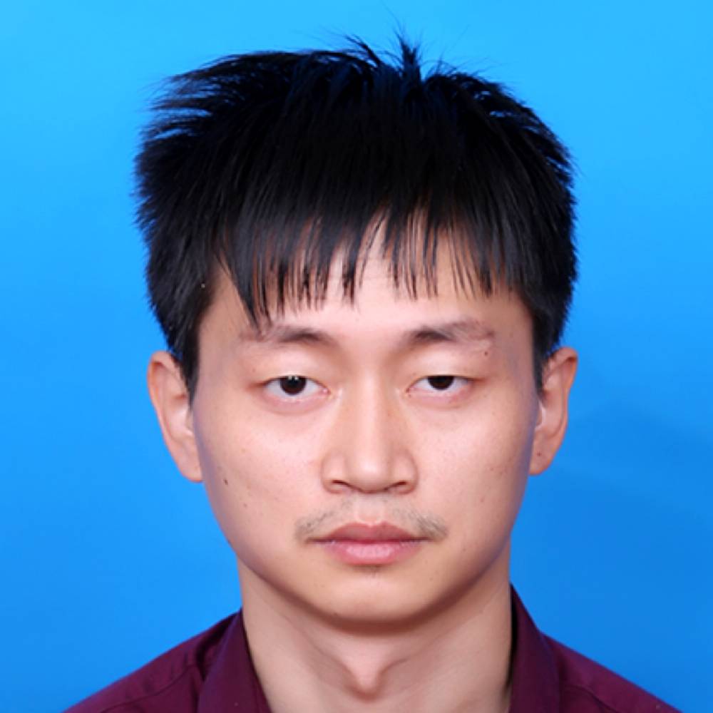 耳机爱笑着的照片