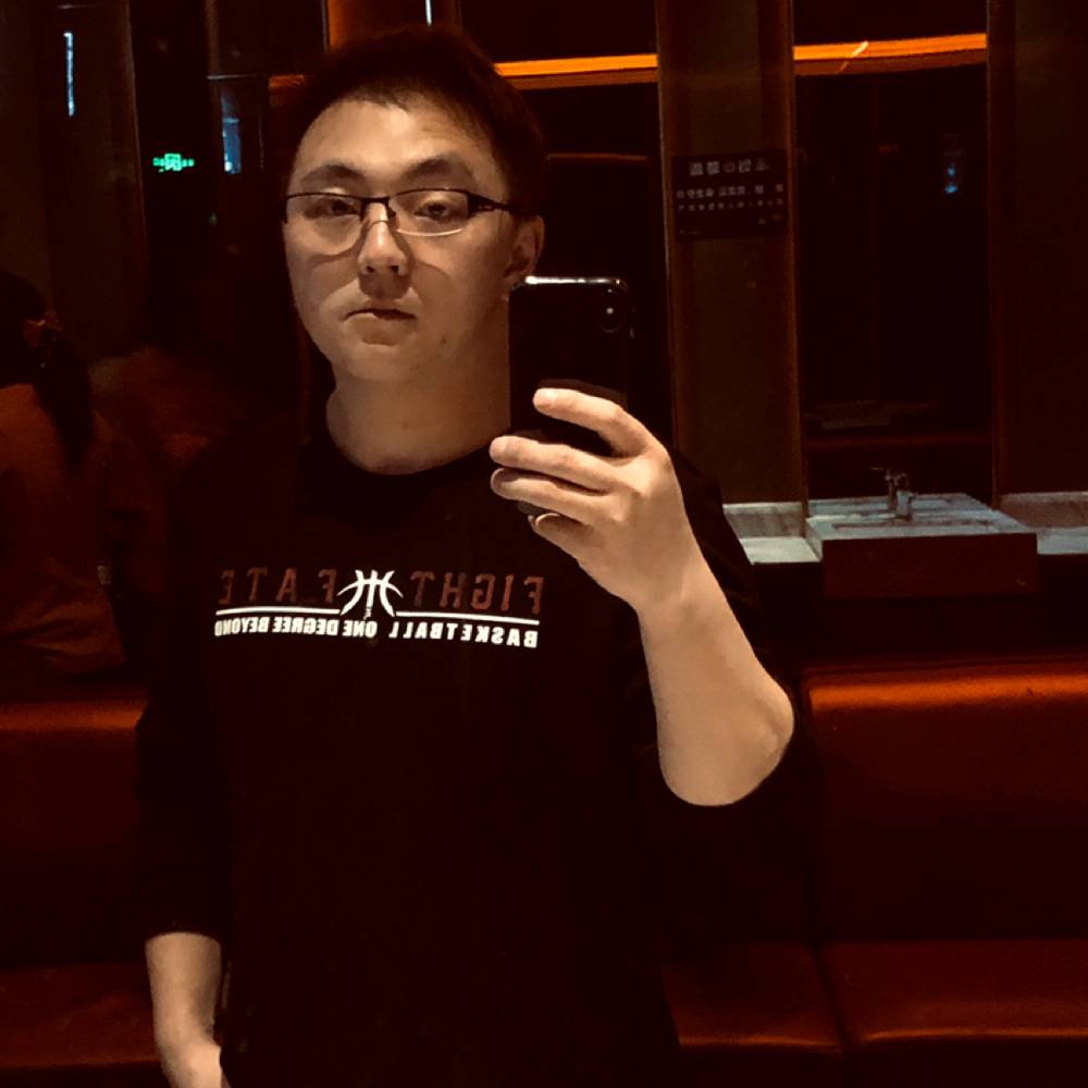 草莓吃醋忐忑的照片
