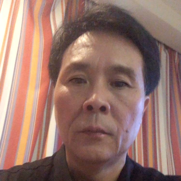拉长踢板凳的照片