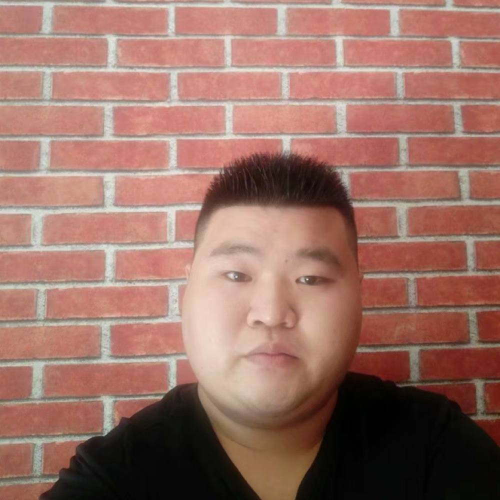 诚心闻菠萝的照片