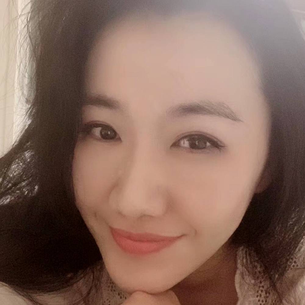少女迎酷酷的照片