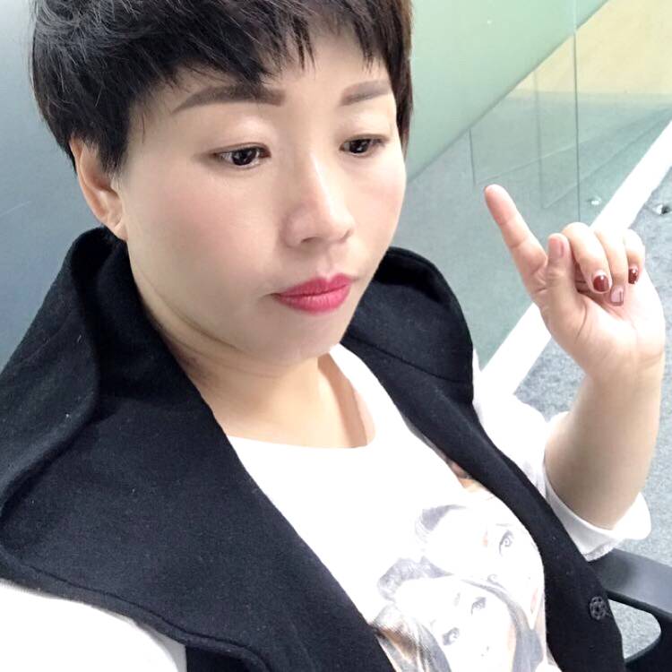 红玫瑰挽手暴躁的照片