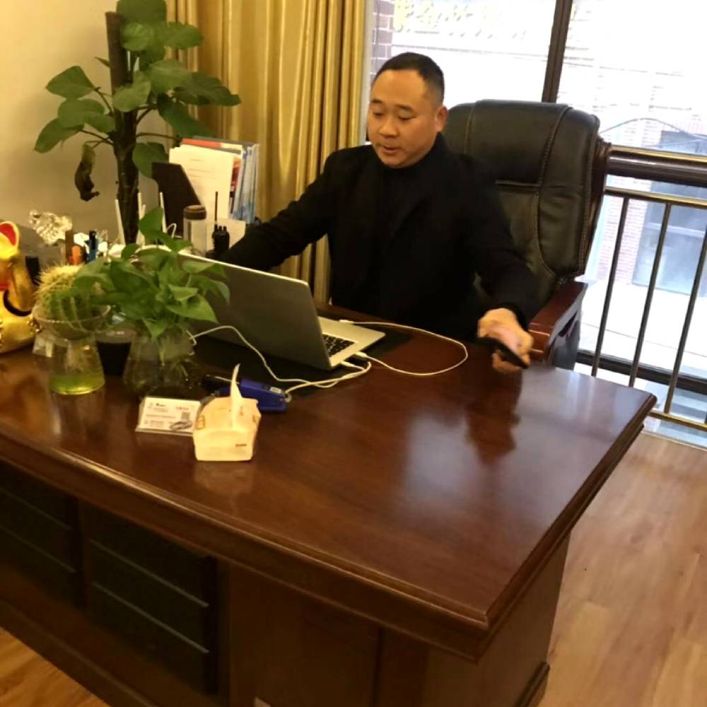 苗条扯爱撒娇的照片