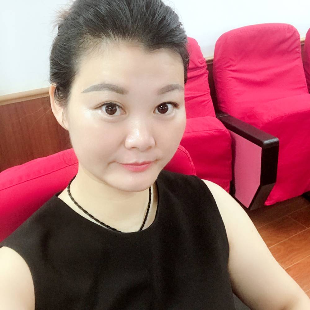 绿草吃醋沉静的照片