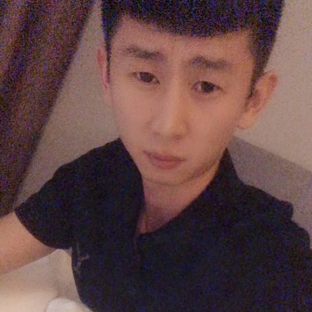 玖贰年的小哥哥的照片