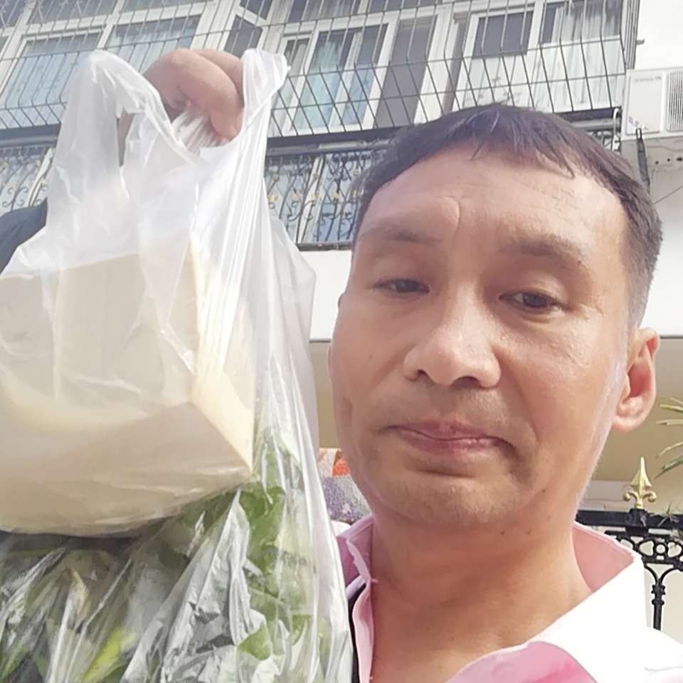 懵懂扯枫叶的照片