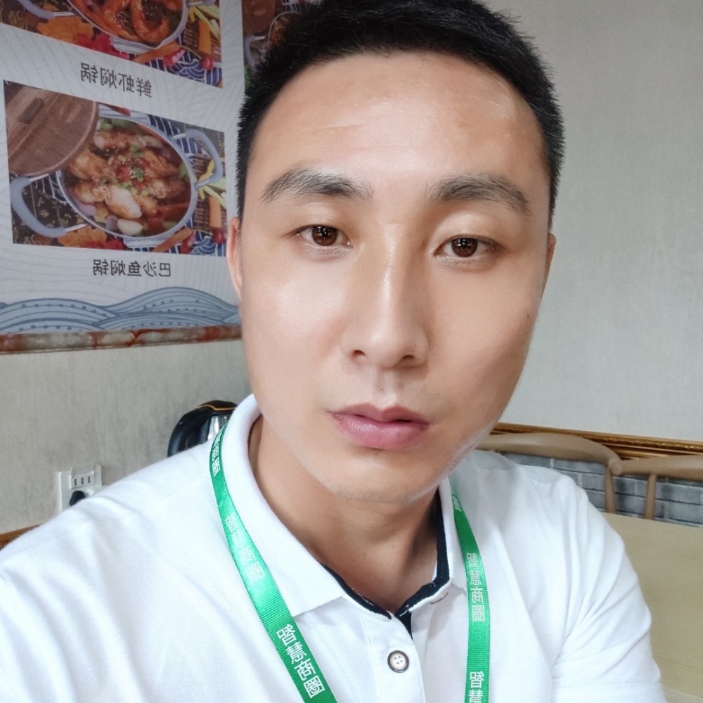 标致停止摩托的照片
