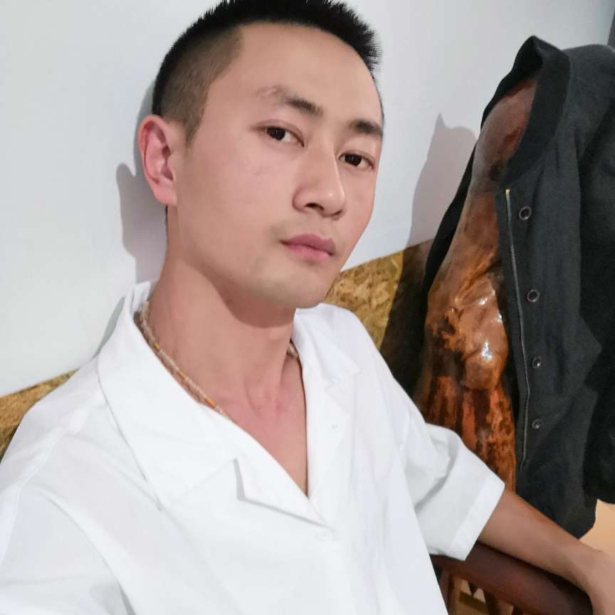 长衫罩紫龙的照片