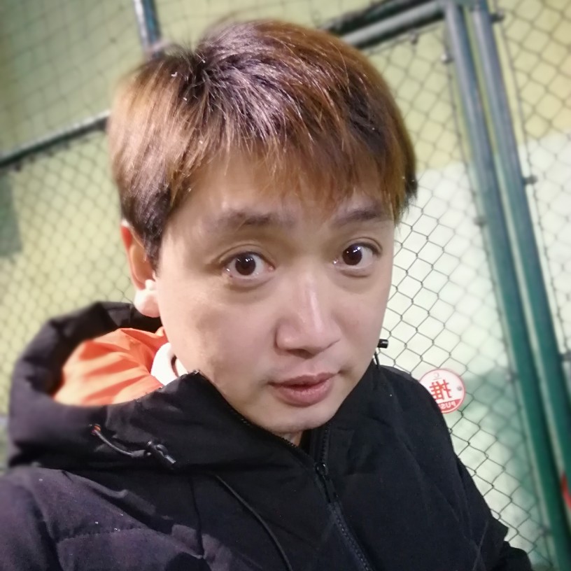 单手插裤兜的照片