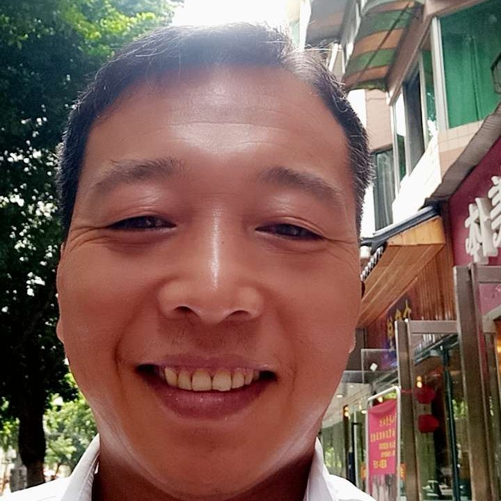 小伙尊敬的照片