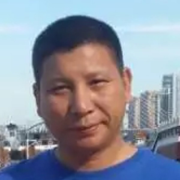 暖阳迎一个人的照片